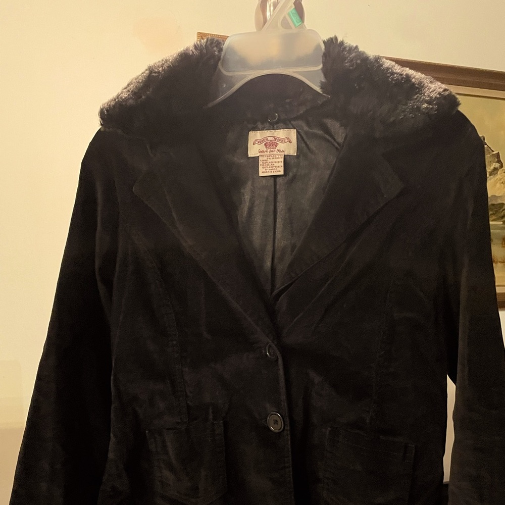 girls vintage black jacket, furr collar (removal )